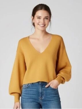 Babaton V Neck Cropped Sweater - Mustard - XS